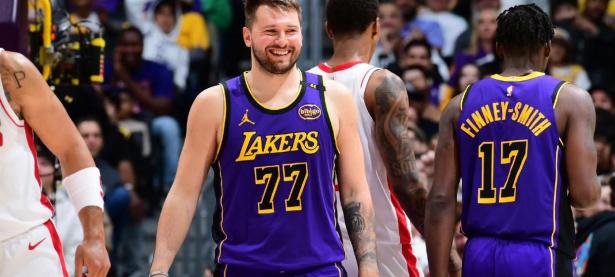 1xbet体育娱乐-湖人力克开拓者，赢得两连胜