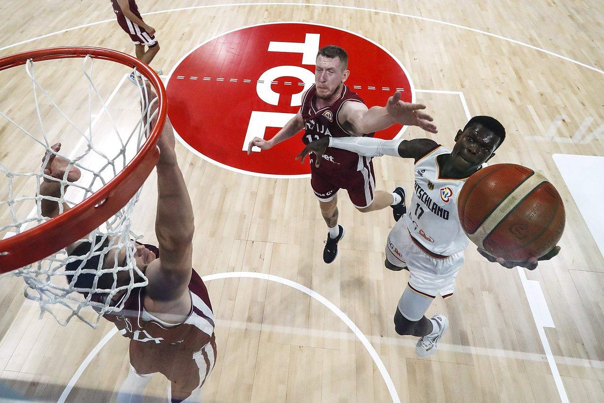 拉脱维亚队誓言在篮球比赛中取得胜利 拉脱维亚队誓言在篮球比赛中取得胜利